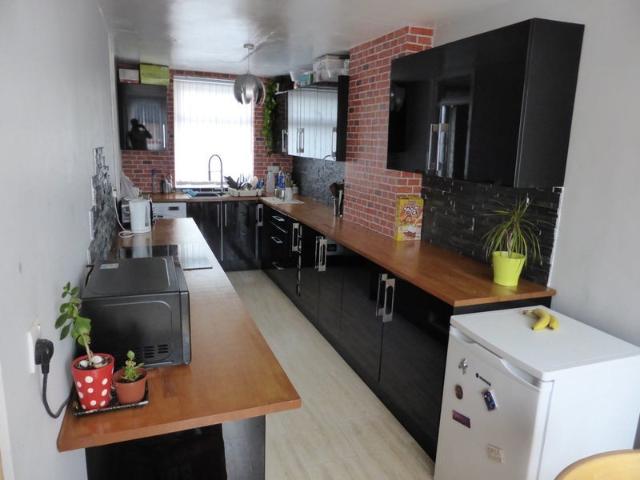 Apartment at Montrose Walk, Greater London