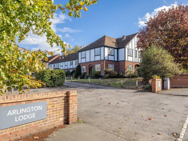 Apartment at Monument Hill, Elmbridge