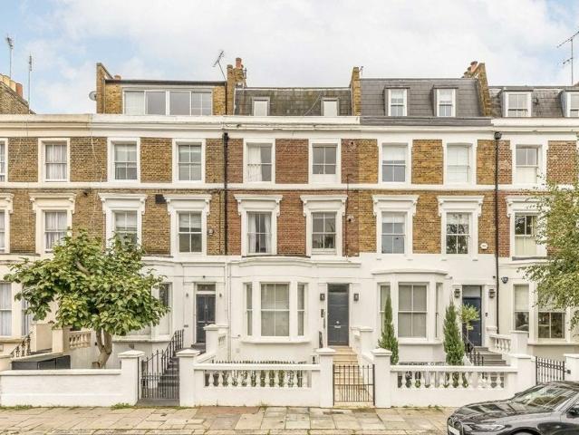 Apartment at Moore Park Road, Greater London