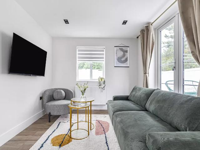 Apartment at Mayfields Close, Greater London