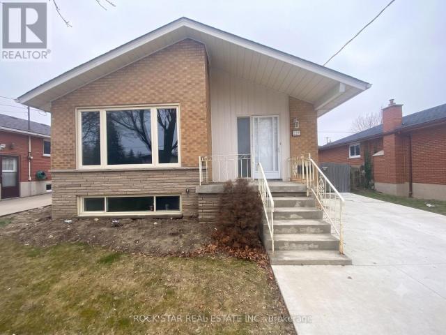 apartment at MAIN – 227 FERNWOOD CRESCENT