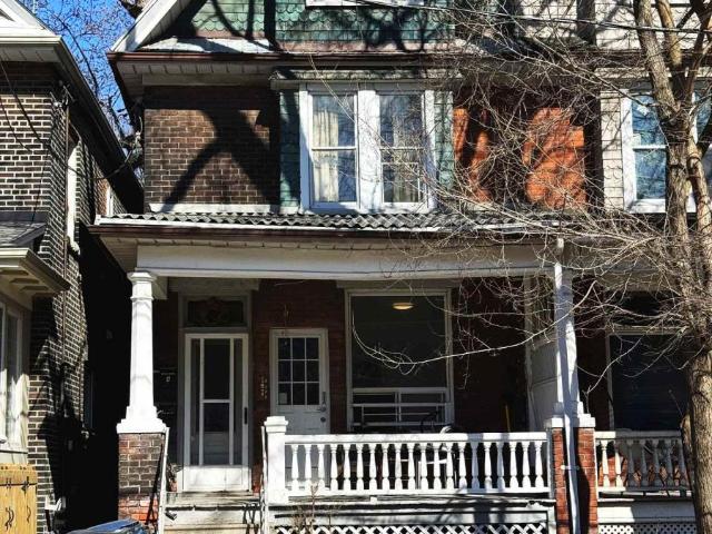 apartment at MAIN FLOOR – 383 LANSDOWNE AVENUE