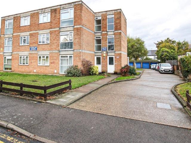 Apartment at Maldon Road, Greater London