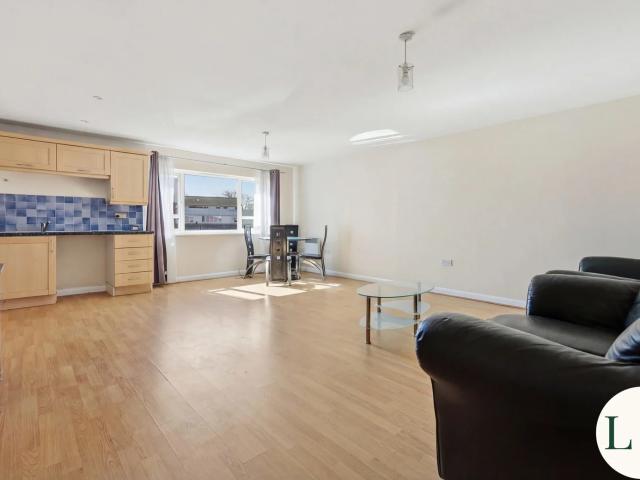 Apartment at Manbrough Avenue, Greater London