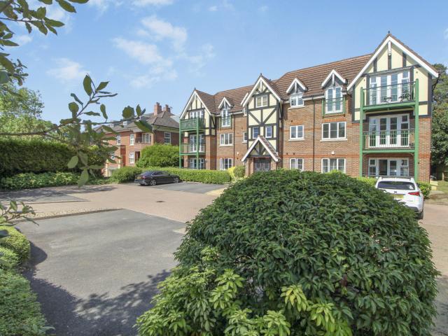 apartment at Maplewood Court, Eastbury Avenue, Northwood, HA6,England