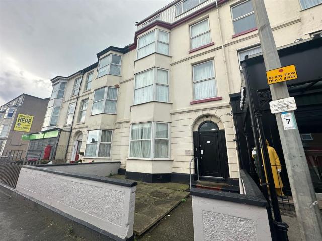 Apartment at Marine Road, Pensarn
