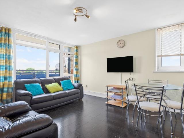 Apartment at Marlow Road, Greater London