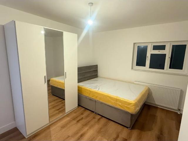 Apartment at Masefield Avenue, Greater London