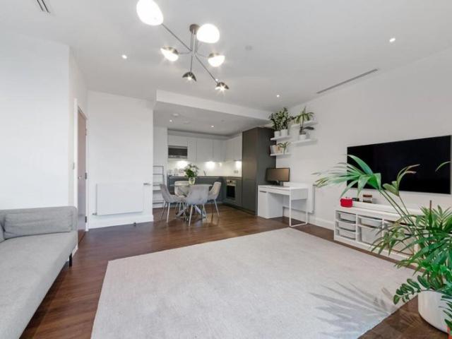 Apartment at Mastmaker Road, Greater London