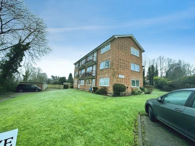 Apartment at Meadow Drive, Metropolitan Borough of Solihull