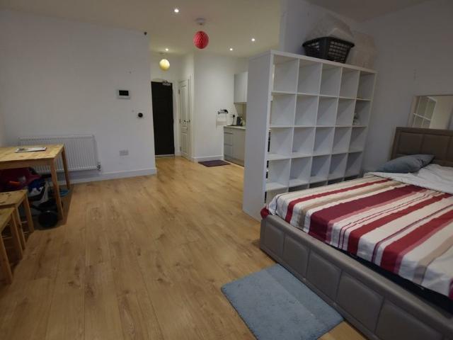 apartment at Meadowlea Close, Harmondsworth, West Drayton