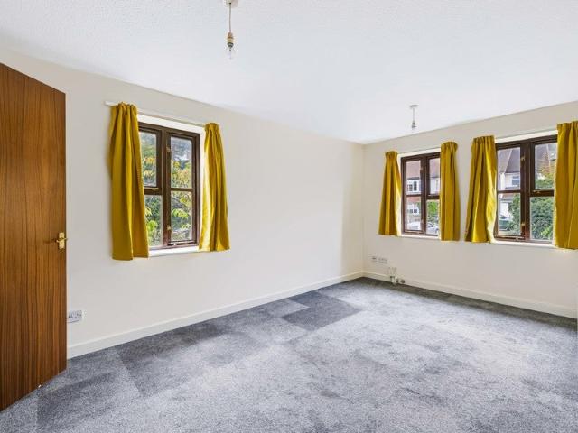 Apartment at Meadvale Heights, Reigate and Banstead