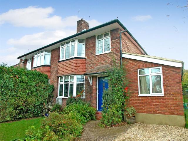 Apartment at Meadway Drive, Woking