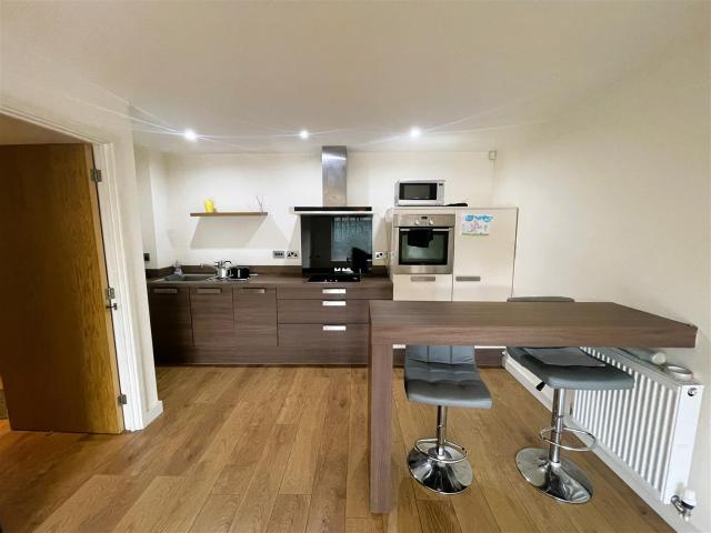 Apartment at Mere Lane, Doncaster