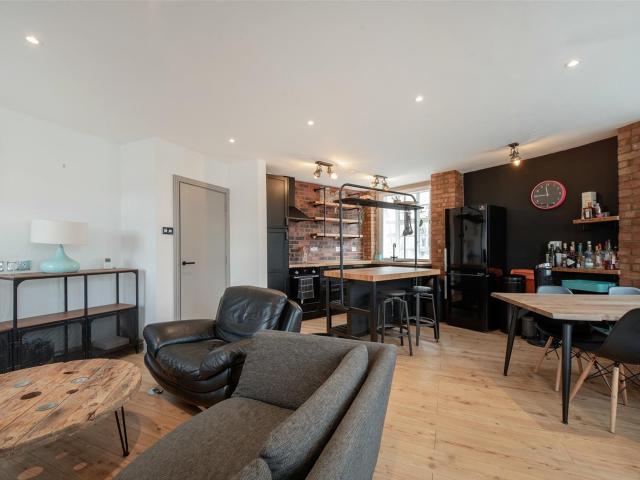 Apartment at Mitcham Lane, Greater London