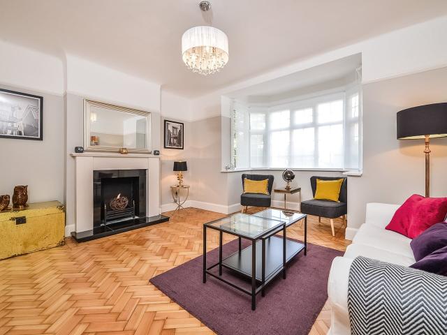 Apartment at Mitcham Lane, Greater London
