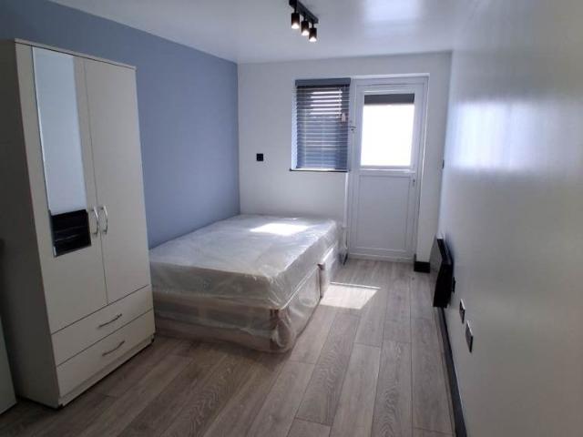 Apartment at Mitcham Lane, Greater London