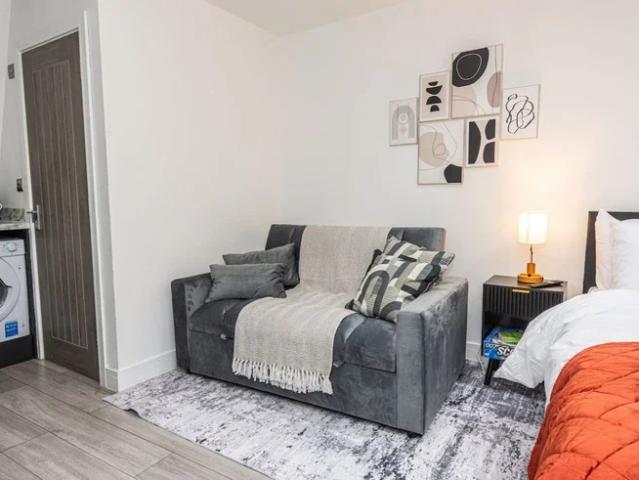Apartment at Mitcham Road, Greater London