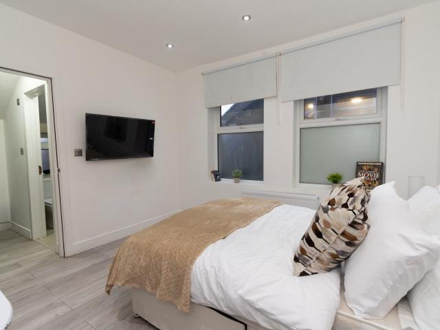 Apartment at Mitcham Road, Greater London