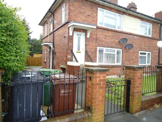 apartment at Middleton Park Avenue, Middleton, LS10 4HY
