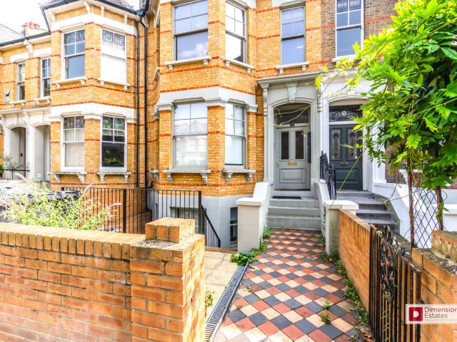 apartment in Mildenhall Road, E5