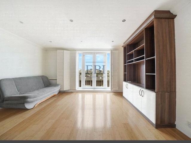 Apartment at Millennium Drive, Greater London