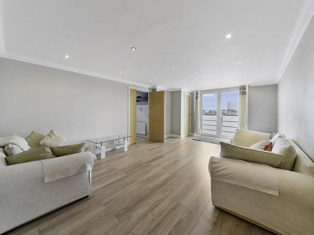 Apartment at Millennium Drive, Greater London