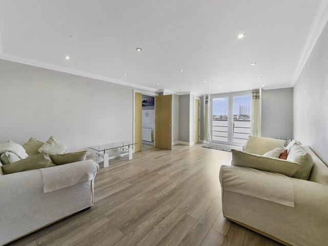Apartment at Millennium Drive, Greater London
