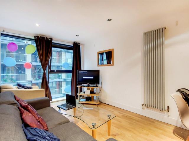 Apartment at Millharbour, Greater London