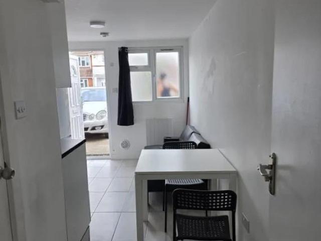 Apartment at Munster Avenue, Greater London
