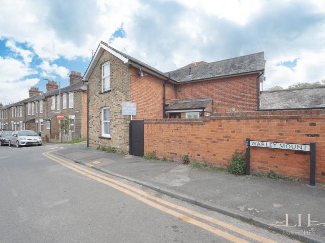 Apartment at Myrtle Road, Brentwood