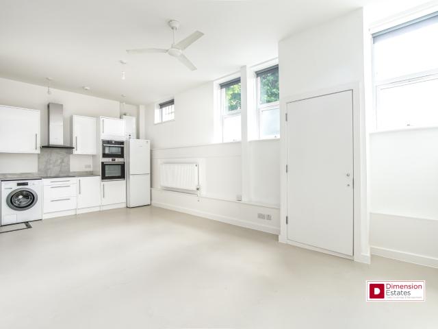 apartment in Norfolk Avenue, N15