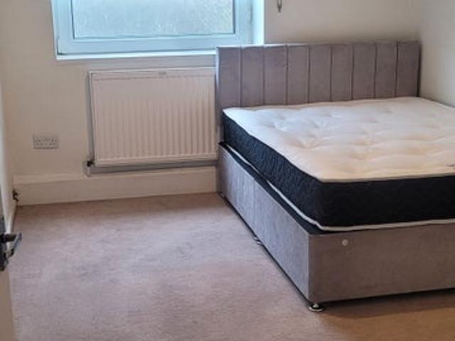 Apartment at Norley Vale, Greater London
