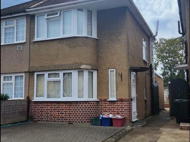 Apartment at Northumberland Crescent, Greater London