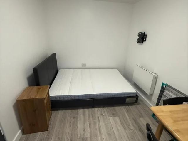 Apartment at North Circular Road, Greater London
