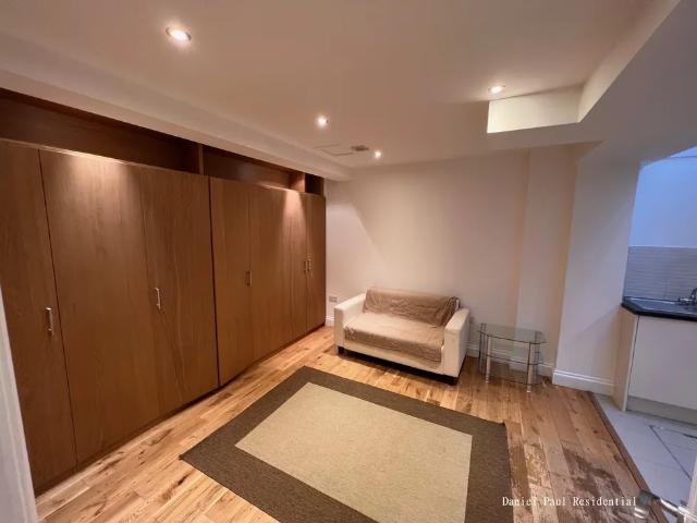 Apartment at North End Road, Greater London
