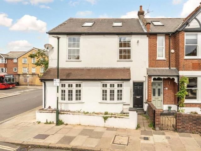 Apartment at North Worple Way, Greater London