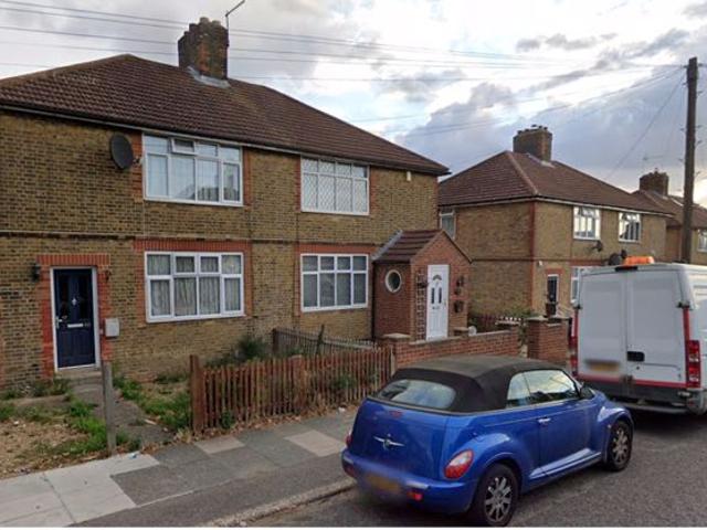 Apartment at Northern Avenue, Greater London