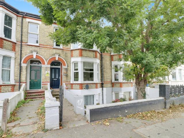 Apartment at Nevendon Road, Wickford