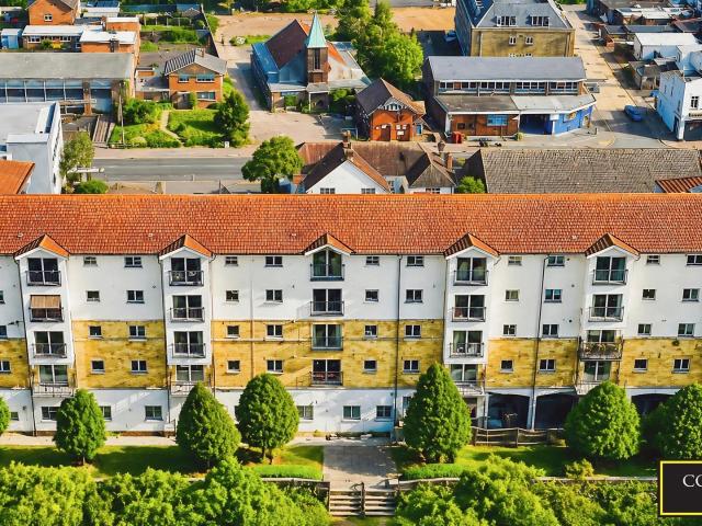 Apartment at Nevendon Road, Wickford