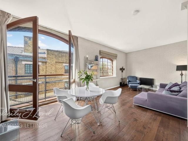 Apartment at New Crane Place, Greater London