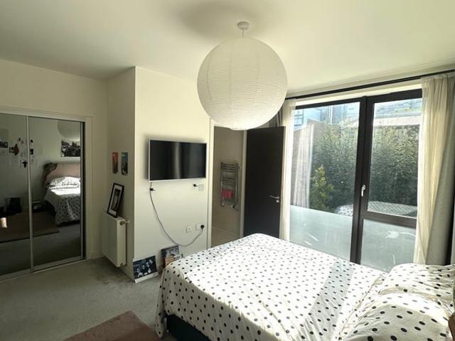 Apartment at New Village Avenue, Greater London