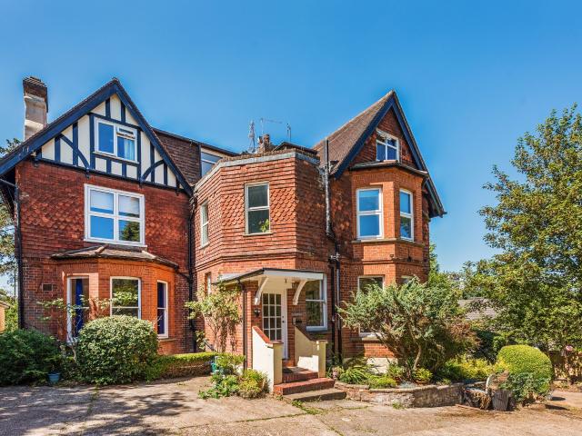 Apartment at Snatts Hill, Limpsfield
