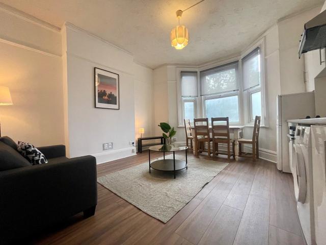 Apartment at South Norwood Hill, Greater London