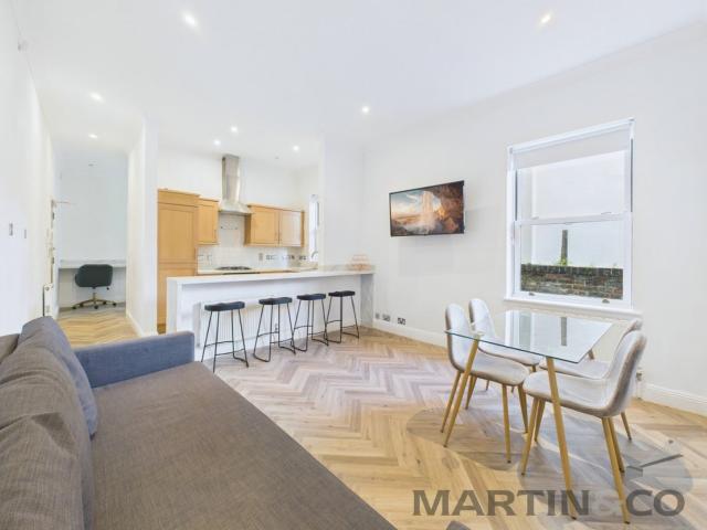 Apartment at South Parade, Portsmouth