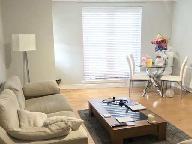 Apartment at Southside Crescent, Glasgow