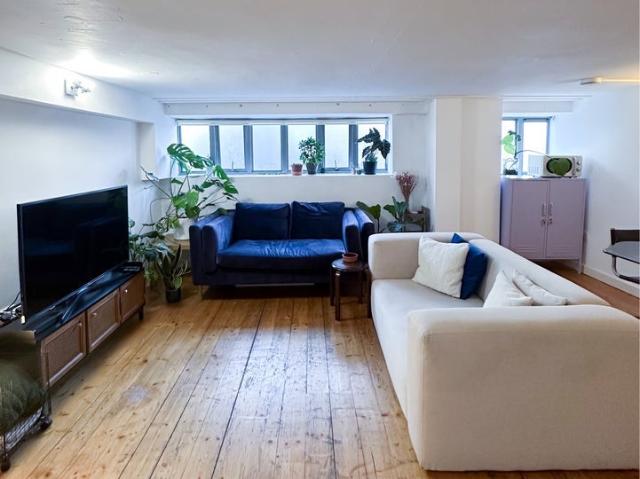 Apartment at Somerford Grove, Greater London