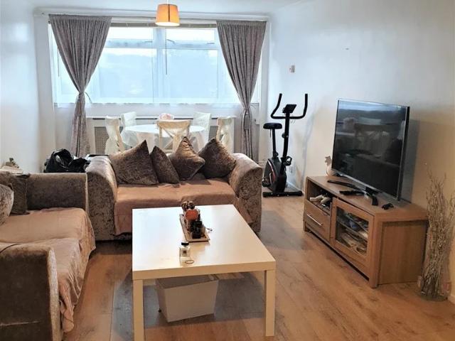 Apartment at Saxville Road, Greater London