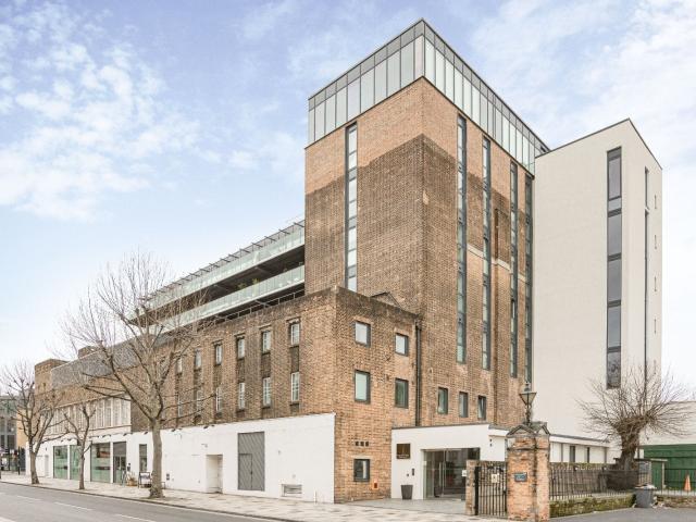 Apartment at Saint John's Hill, Greater London