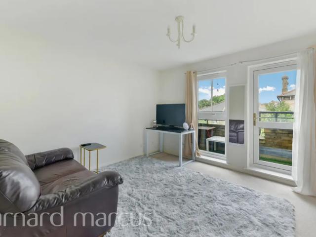 Apartment at Saint James's Drive, Greater London